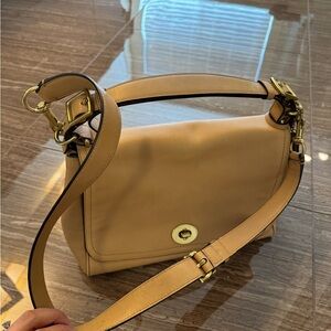 Coach Elegant Tan Leather Shoulder Bag